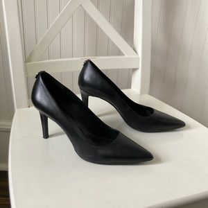 VGUC Michael Kors Alina Flex Pump / Black Pointed Toe Stiletto Heels (Size 6)